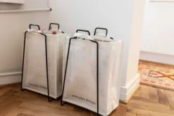 Outlet - Helsinki teline, musta Säilytys
