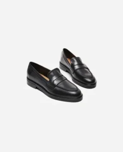 Online - Sara nahkaloaferit, musta Tennarit Ja Loaferit