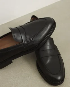 Online - Sara nahkaloaferit, musta Tennarit Ja Loaferit