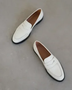 Discount - Sara nahkaloaferit, creme Tennarit Ja Loaferit