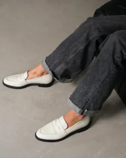 Discount - Sara nahkaloaferit, creme Tennarit Ja Loaferit