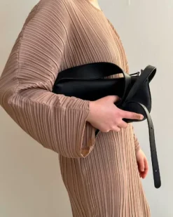 New - Tuna shoulderbag, black Laukut