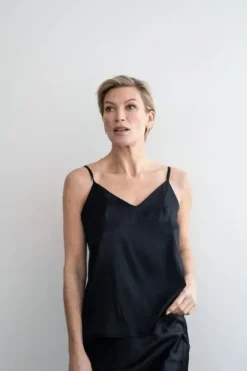 Gauhar - silkkitoppi v-neck, black Paidat Ja Topit|Juhlavaatteet