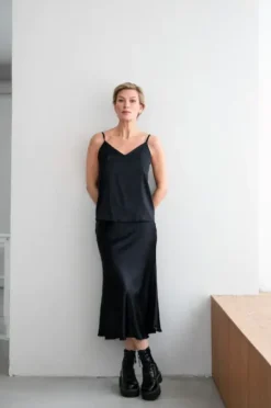Gauhar - silkkitoppi v-neck, black Paidat Ja Topit|Juhlavaatteet