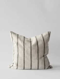 Outlet Melvin tyynynpäällinen 50x50, taupe stripe Sisustustyynyt|Sisustustyynyt