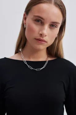 Outlet - Matima Open Back paita, musta Paidat Ja Topit