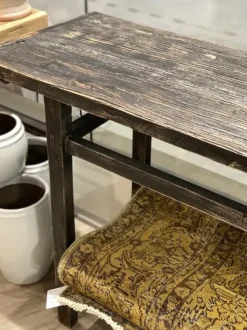 Outlet - pitkä sivupöytä hyllyllä #722, black Vanhat Puuhuonekalut