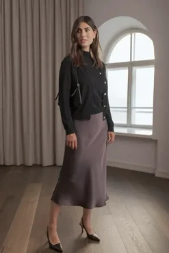 Outlet Tianna midi satiinihame, dark chocolate Mekot Ja Hameet|Juhlavaatteet