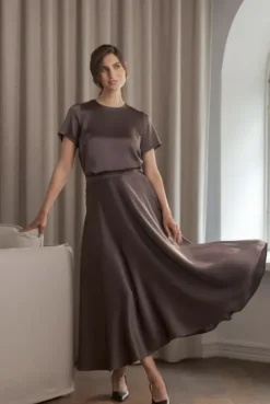 Clearance Tina leveähelmainen satiinihame, dark chocolate Mekot Ja Hameet|Juhlavaatteet